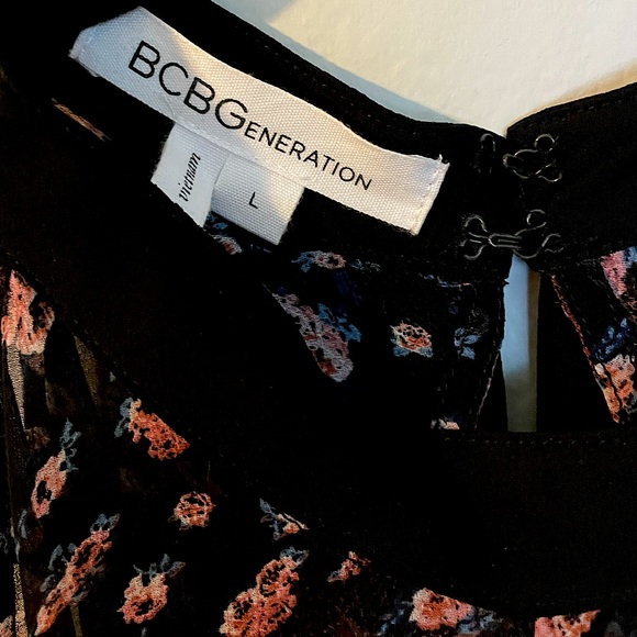 BCBGeneration Sheer Floral Halted Top w Faux Bow - Picture 4 of 6